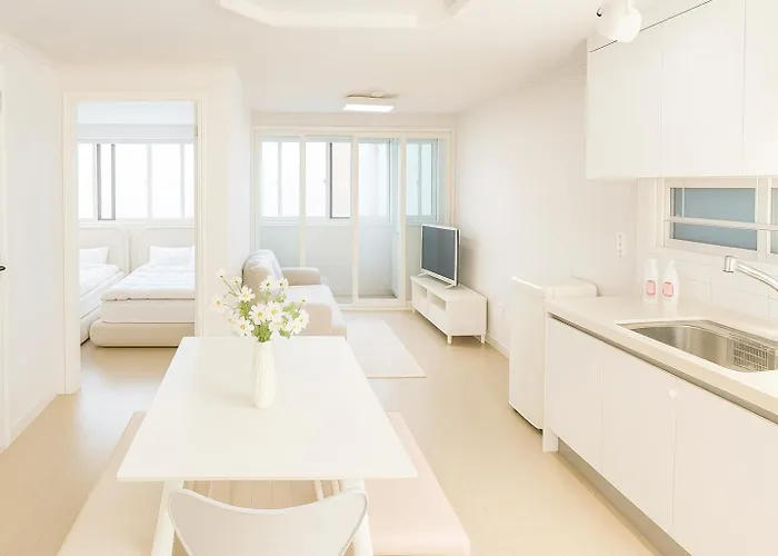 Comfortable 3-room In Namguro Station 公寓