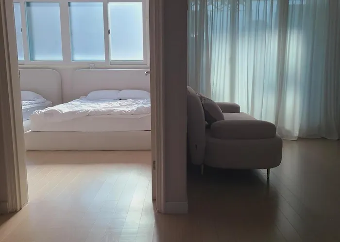 Comfortable 3-room In Namguro Station